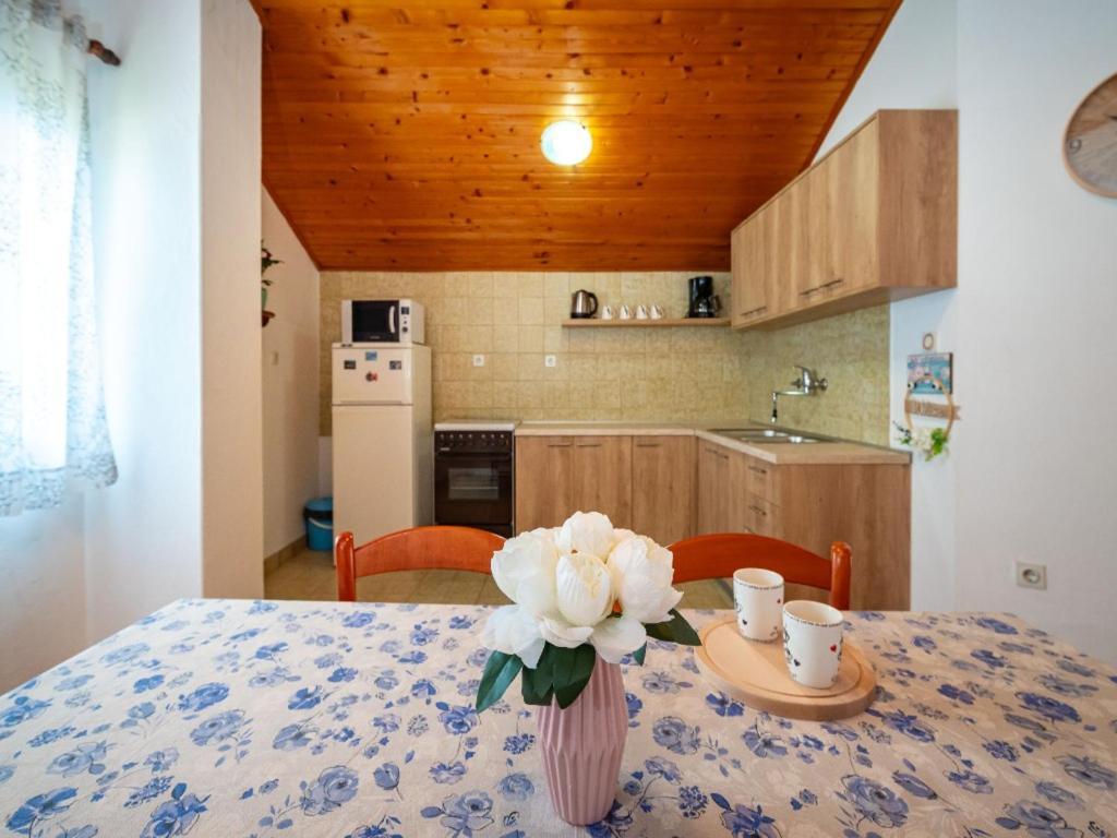 נין Apartment Matkos - With Garden And Terrace מראה חיצוני תמונה